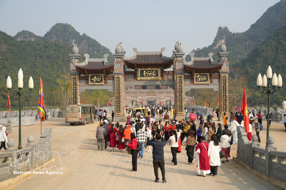 此次考察活动吸引了来自全国各大旅行社的众多代表参与。图自越通社