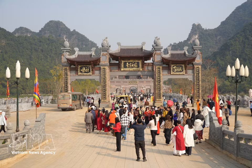 此次考察活动吸引了来自全国各大旅行社的众多代表参与。图自越通社