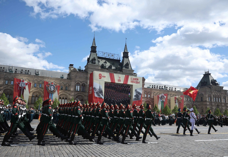 参加红场阅兵的越南人民军代表团。（图：越通社）