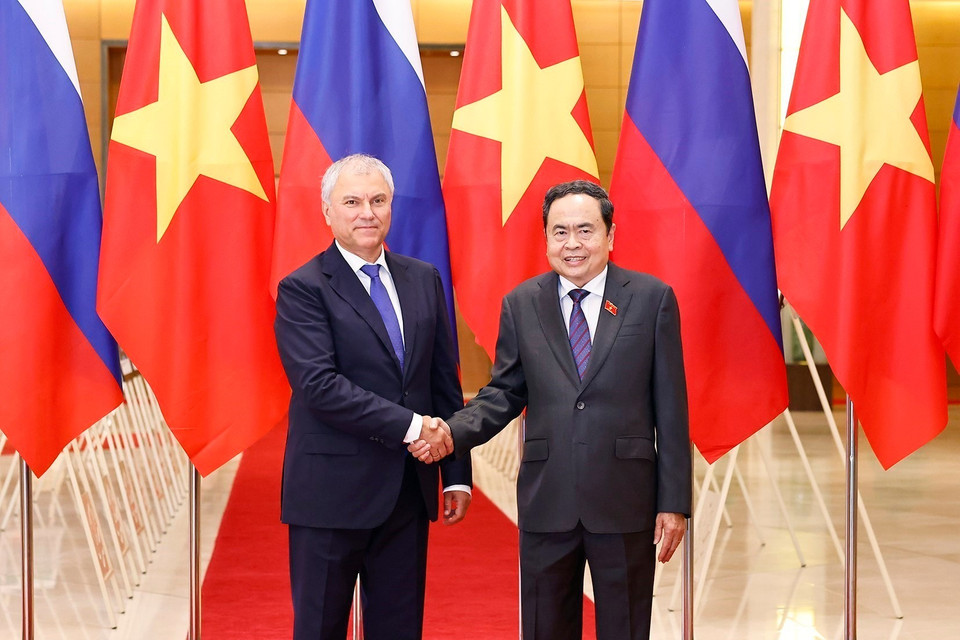 越南国会主席陈青敏与俄罗斯联邦国家杜马主席维亚切斯拉夫·沃洛金举行会谈。图自越通社