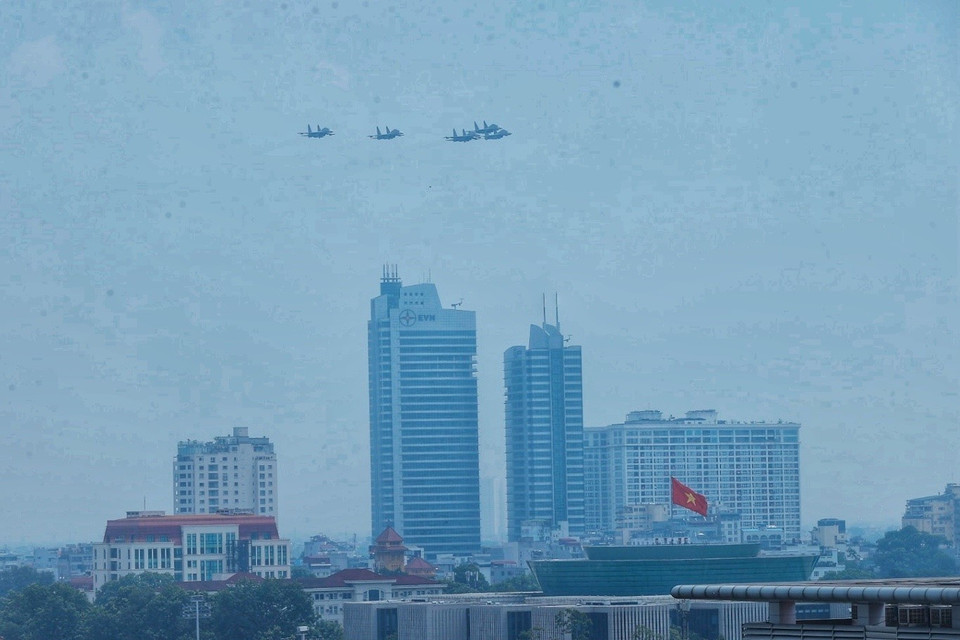 苏-30MK2战斗机演练飞行造型，为A80庆典做准备。图自越通社