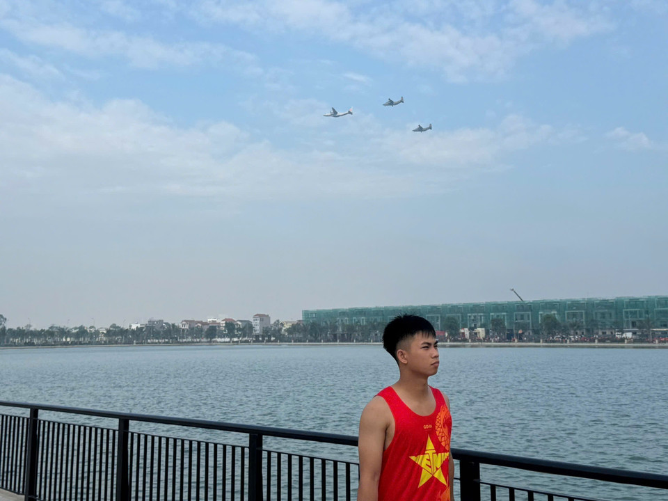 YAK-130飞机编队于8月24日上午进行飞行演练。图自越通社