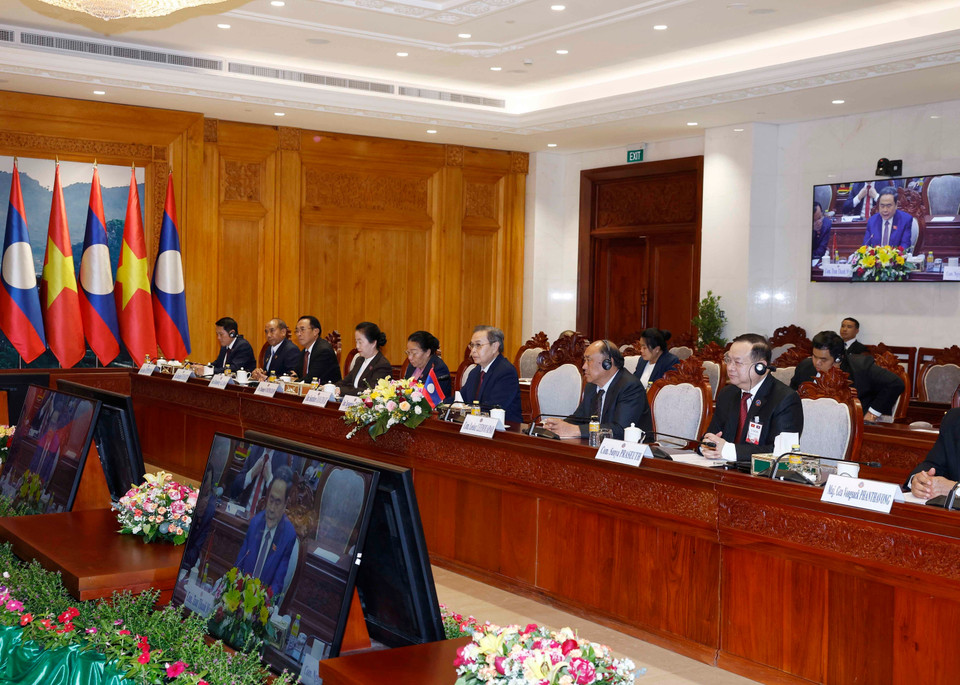 越南国会主席陈青敏会见老挝国会主席赛宋蓬·丰威汉。图自越通社