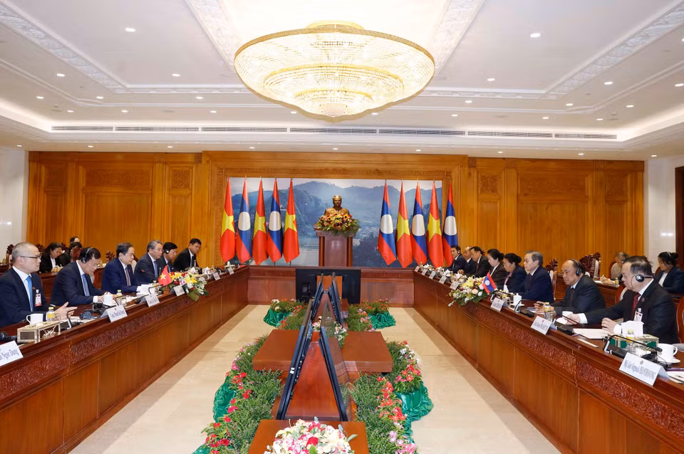 越南国会主席陈青敏会见老挝国会主席赛宋蓬·丰威汉。图自越通社
