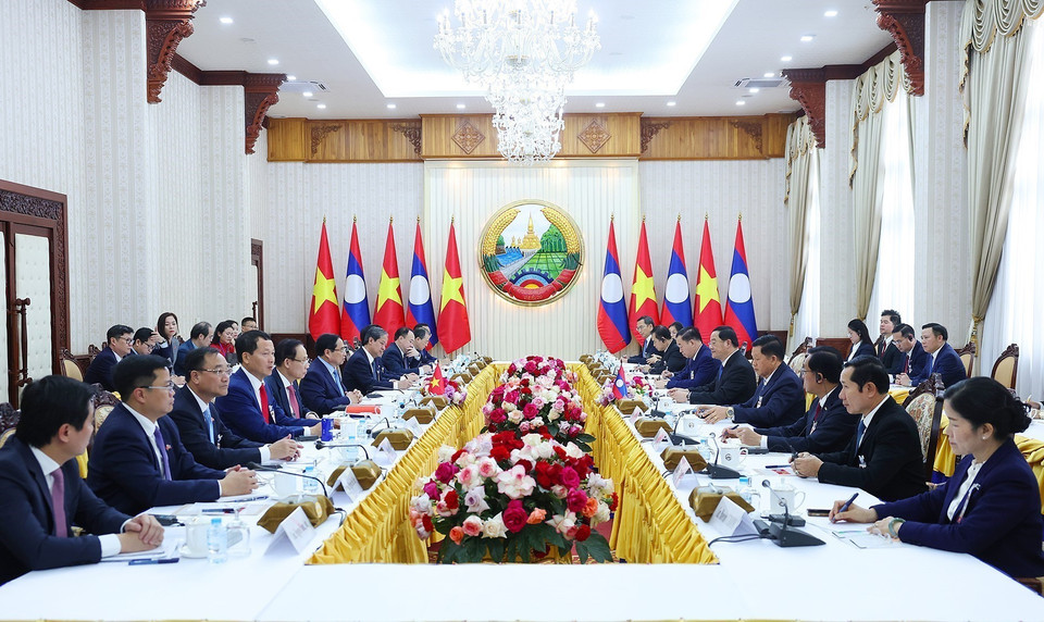 越南政府总理范明政会见老挝总理宋赛·西潘敦。图自越通社