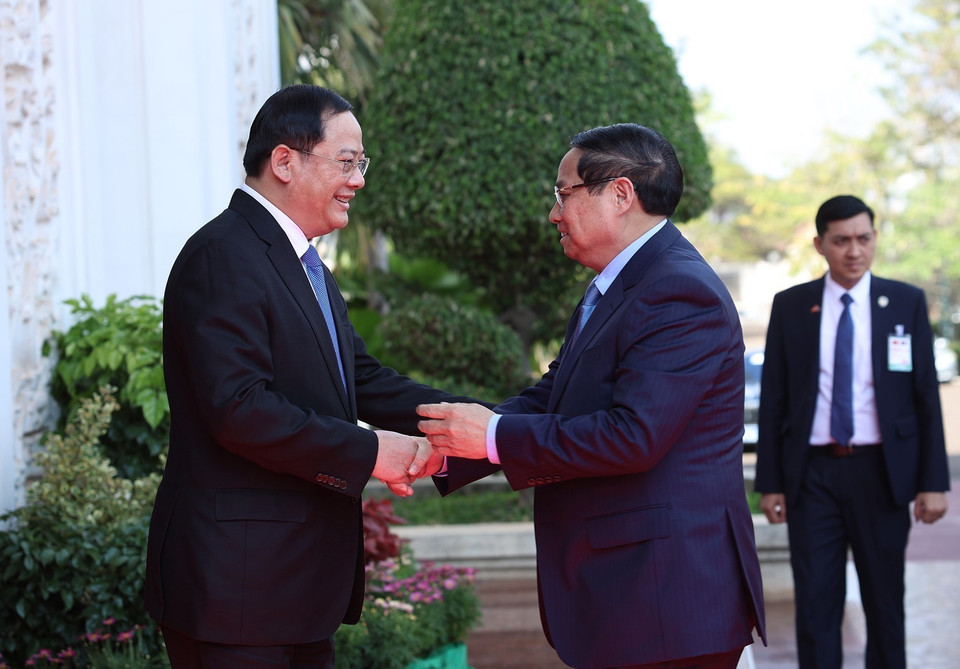 越南政府总理范明政会见老挝总理宋赛·西潘敦。图自越通社