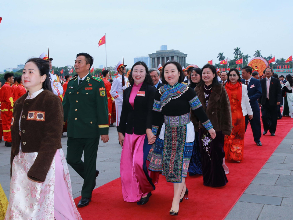 参加纪念典礼的各位代表。图自越通社