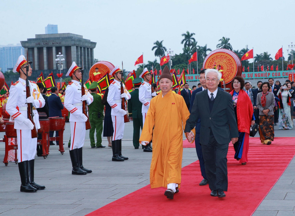 参加纪念典礼的各位代表。图自越通社