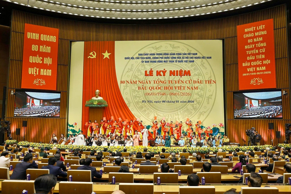 为纪念典礼特别呈现的艺术表演节目。图自越通社