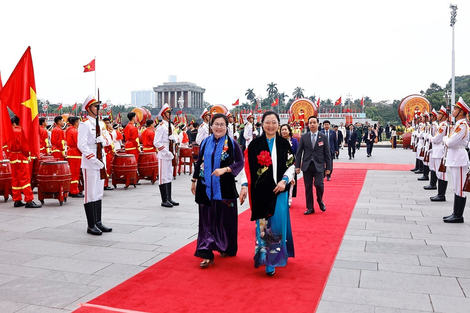 参加纪念典礼的各位代表。图自越通社