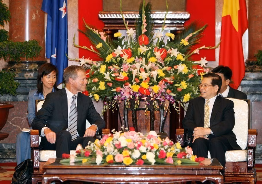 • 越南国家主席阮明哲会见了正在访问越南的新西兰众议院议长洛克伍德·史密斯（Lockwood Smith）（河内，2009 年 4 月 16 日）。图自越通社