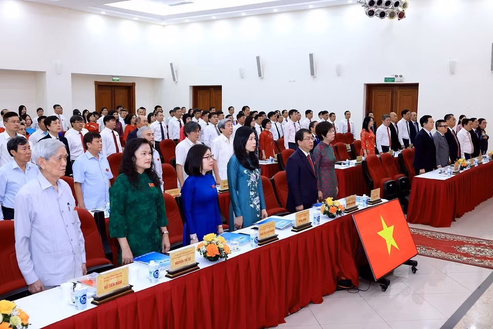 与会代表行升旗礼。图自越通社