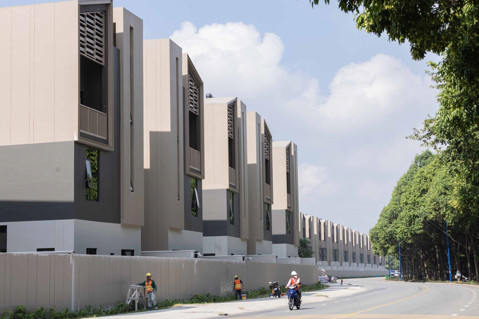 平阳新城正在建设现代化、宽敞的住宅区。图自越通社