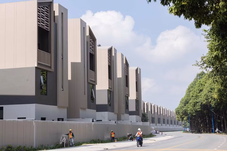 平阳新城正在建设现代化、宽敞的住宅区。图自越通社