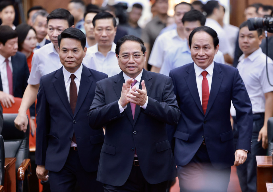 政府总理范明政出席中央关于海防市行政单位合并的决议公布仪式。图自越通社