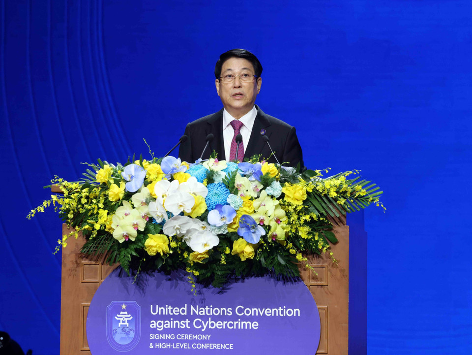 越南国家主席梁强在《联合国打击网络犯罪公约》(又称《河内公约》)开放签署仪式及高级别会议开幕式上发表讲话。图自越通社