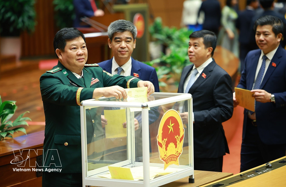 国会代表投票选举国家主席。图自越通社