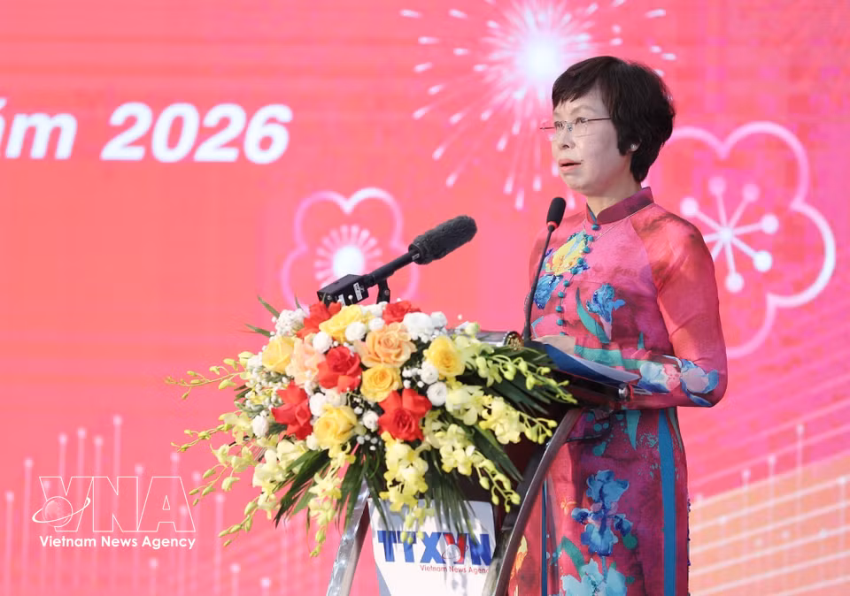 越南通讯社社长武越庄向越共中央总书记总书记苏林汇报越南通讯社落实工作任务的情况。图自越通社