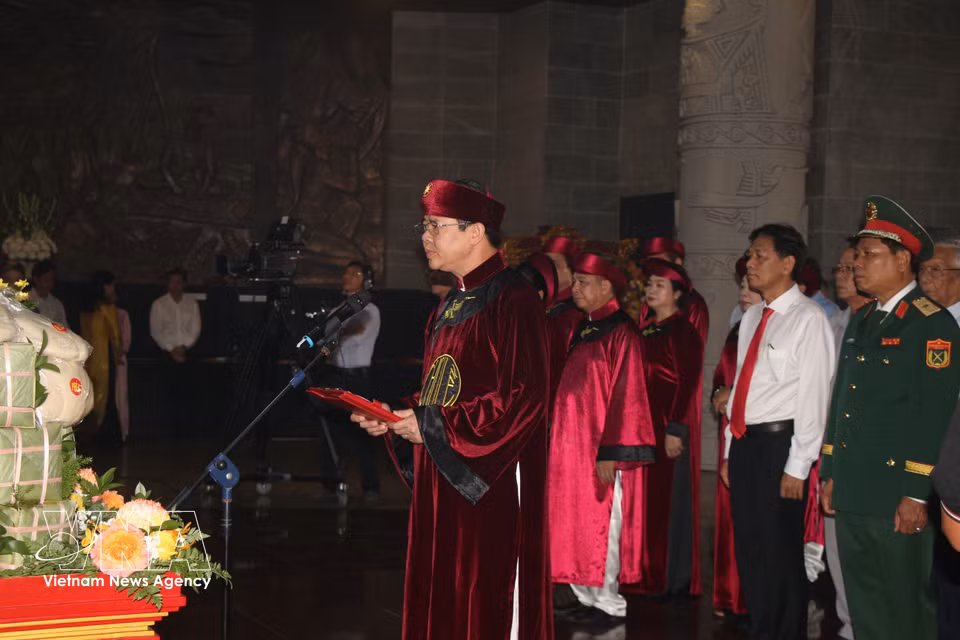 2026年4月26日上午，芹苴市市委、人民议会、人民委员会、越南祖国阵线委员会与全市人民在芹苴市雄王庙隆重举行2026年雄王祭祀大典。图自越通社