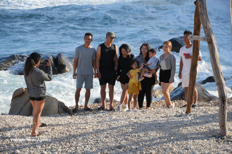 庆和省永海乡主山国家公园的獭洞是吸引大量游客的目的地。图自越通社