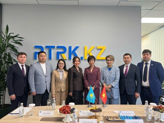 越通社社长武越庄对哈萨克斯坦总统广播电视综合大楼进行工作访问。图片来源：TRC/越通社