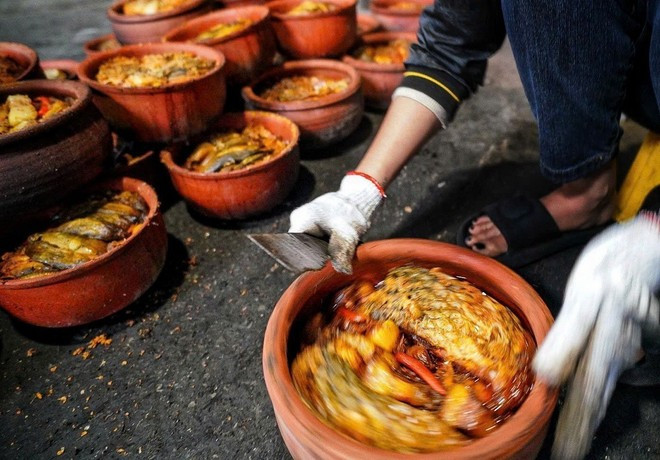 河南省理仁县武大村的红烧鱼香气扑鼻，毫无腥味，味道醇厚鲜美而不腻，令人回味无穷。图自越通社