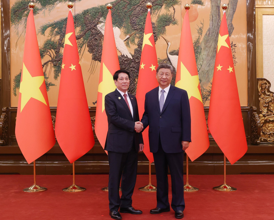 中共中央总书记、国家主席习近平迎接国家主席梁强。图自越通社