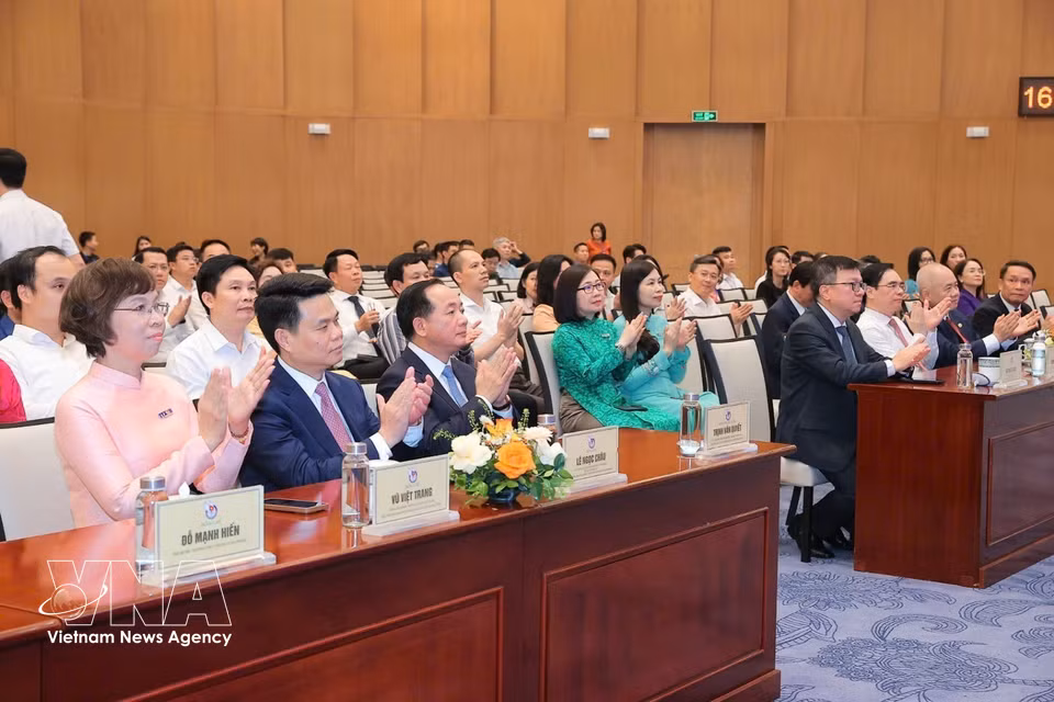 “数字动态”信息专页的诞生体现了越南通讯社通过切实行动落实第57号决议精神的决心。图自越通社