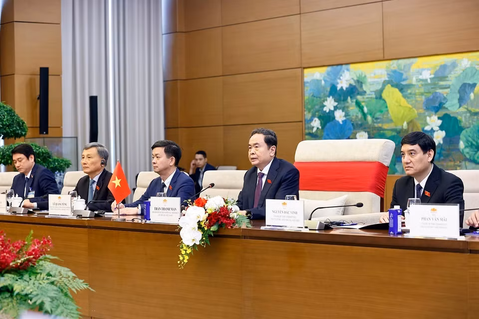 越南国会主席陈青敏在会谈上发言。图自越通社