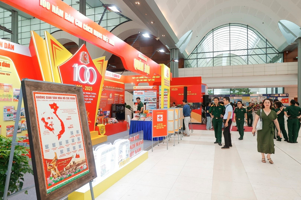 2025年全国报刊展吸引各类报纸、杂志、专业期刊以及大型新闻培训机构参加，全面反映国家经济、政治、文化、社会、国防、安全、外交等各方面。图自越通社