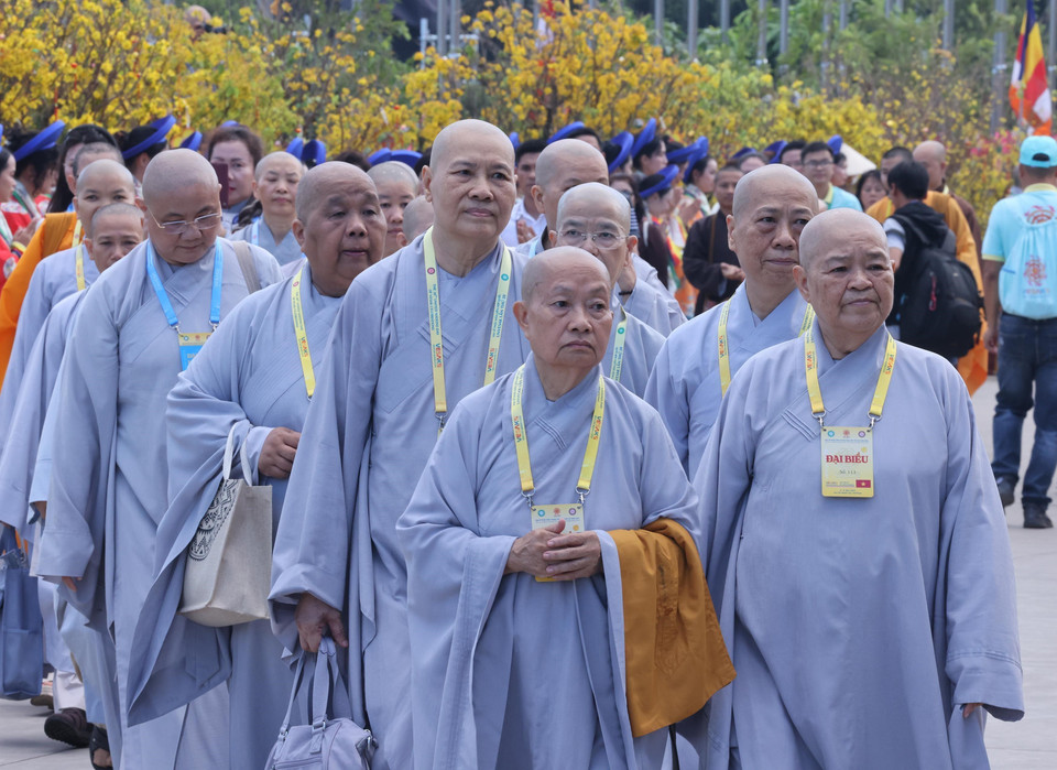 众多代表出席2025年联合国卫塞节开幕式。图自越通社