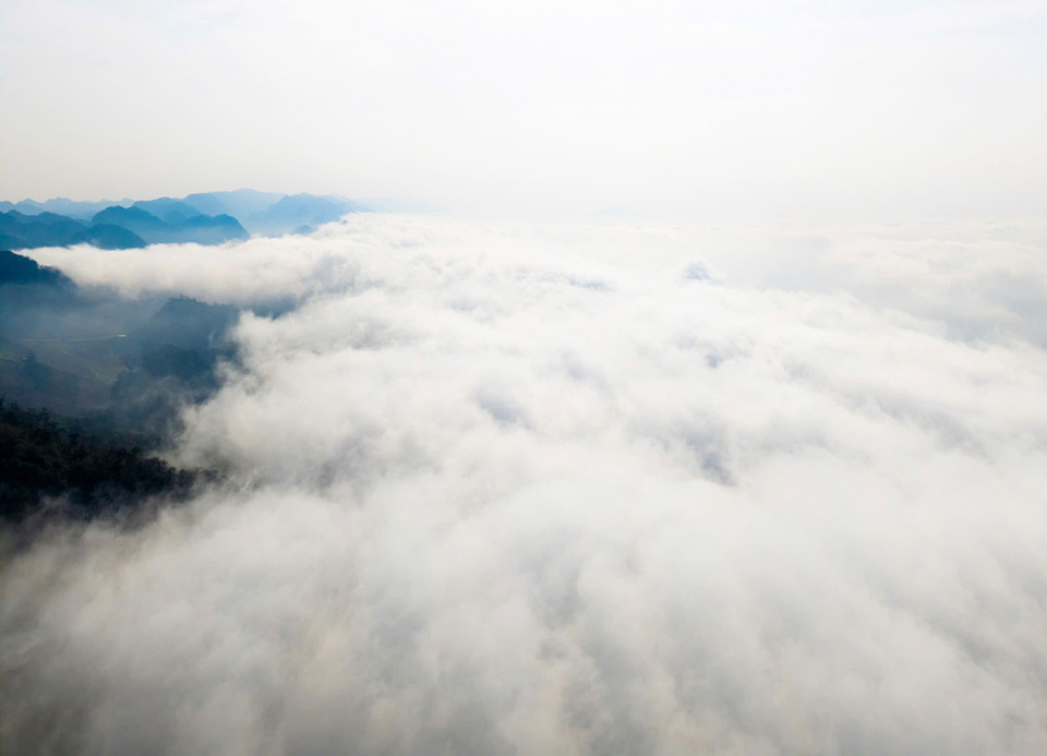 山罗省木州高原巴帕山顶的云海。图自越通社