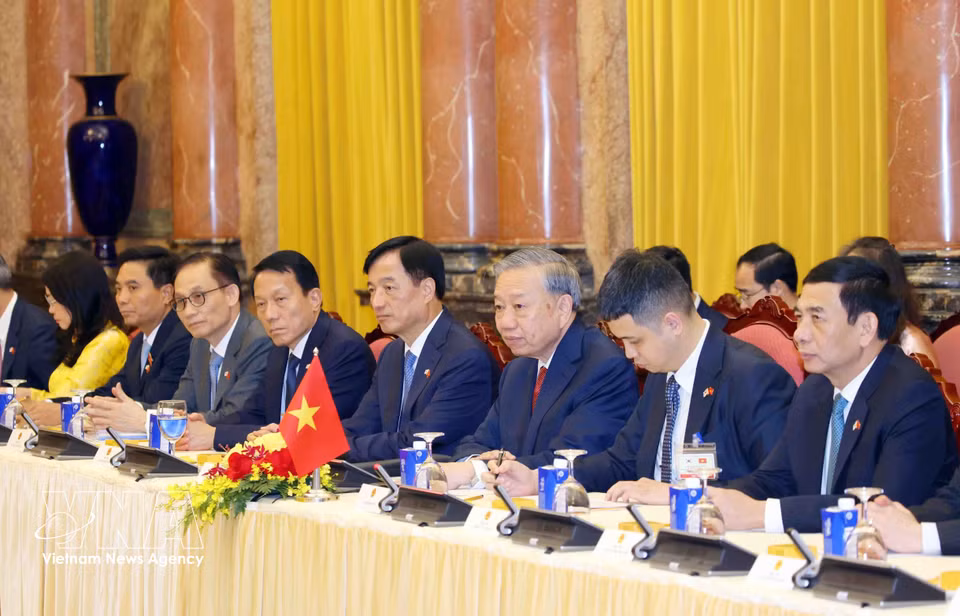 越共中央总书记、国家主席苏林及越南高级代表团出席会谈。图自越通社