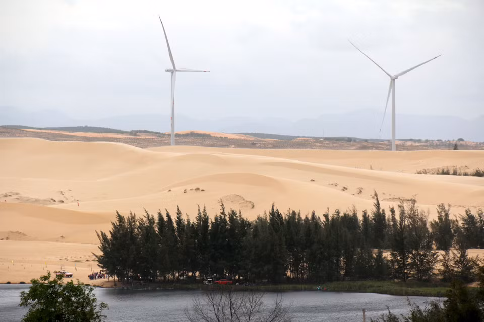 白沙丘以皑皑沙丘与浩瀚淡水湖的独特组合闻名。图自越通社