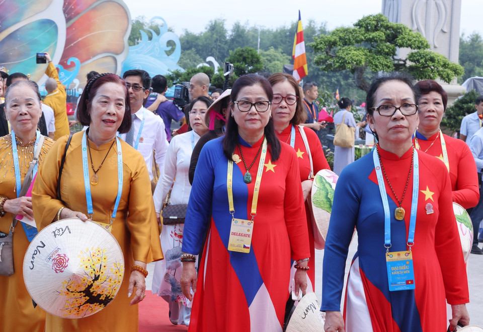 代表们出席2025年联合国卫塞节开幕式。图自越通社