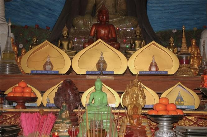 Sala大殿内部庄严肃穆的空间。图自越通社