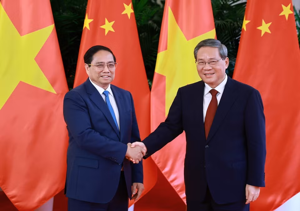 越南政府总理范明政与中国国务院总理李强。图自越通社