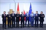 越南政府总理范明政参观波兰国家网络安全中心