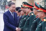 苏林总书记前往炮兵兵种490导弹旅考察调研