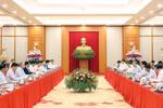 越共中央政治局与政府党文常委召开工作会议