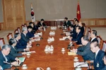 1995年4月11日至17日，越共中央总书记杜梅对韩国进行正式访问，并与韩国总统金泳三举行会谈。图自 越通社