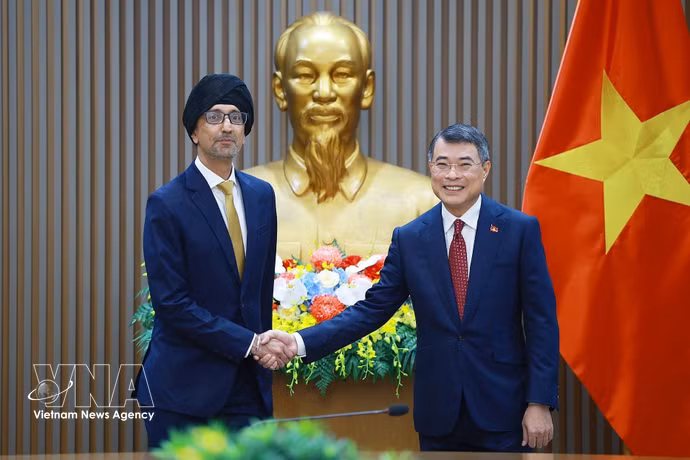 越南政府总理黎明兴会见新加坡驻越南大使拉杰帕尔·辛格。图自越通社