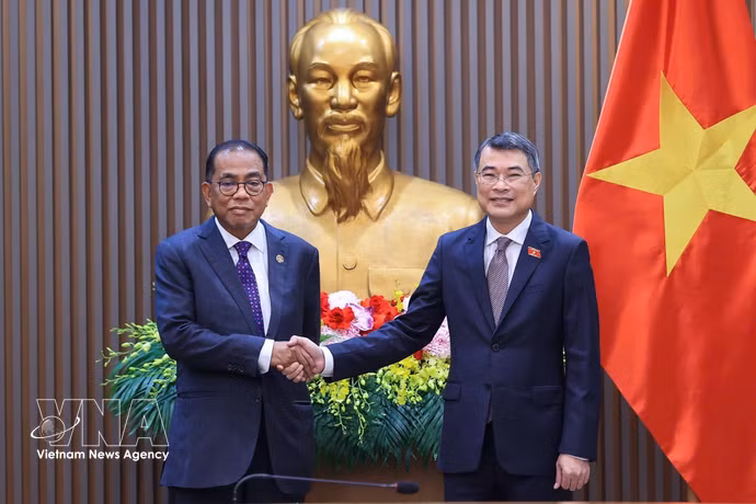 越南政府总理黎明兴会见马来西亚国防部长穆罕默德·哈立德·努尔丁。图自越通社