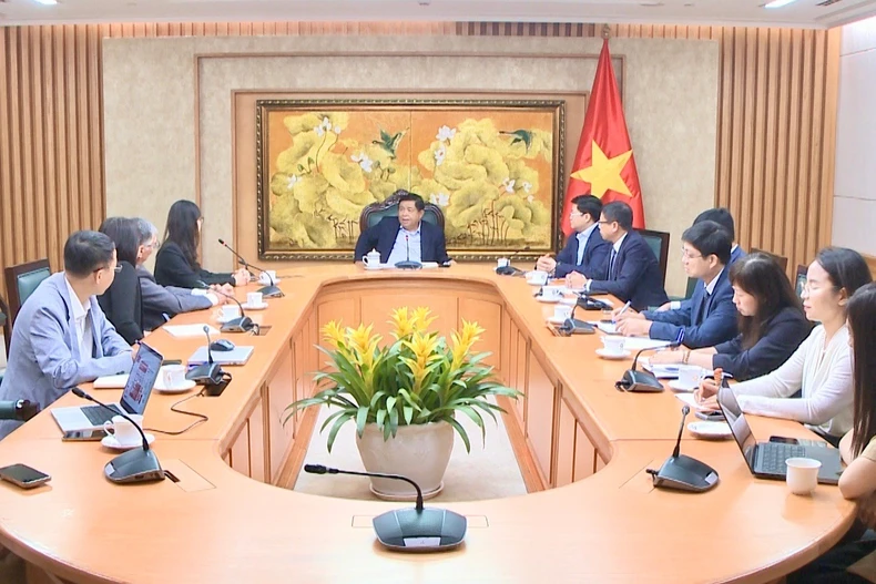阮志勇副总理对中心近年来的成果给予高度认可。图自政府报
