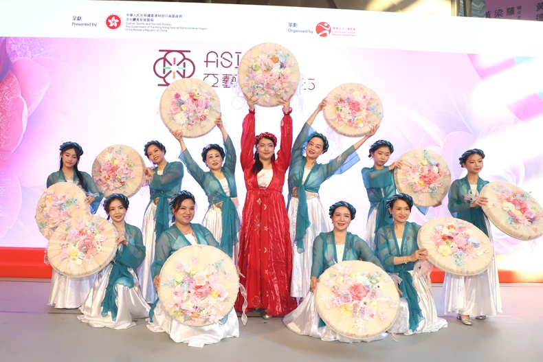 活动上的文艺节目。图自越通社