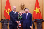 越共中央政治局委员、胡志明国家政治学院院长段明训副教授、博士会见日本国际协力机构驻越南首席代表小林洋介。图自越通社