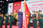 苏林总书记向国防工业总局授予“人民武装力量英雄”称号。图自越通社