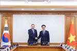 越共中央总书记苏林会见韩国总理金敏锡。图自越通社