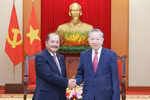 越共中央总书记苏林会见老挝政府副总理吉乔·凯坎匹吞。图自越通社