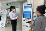 西宁省医疗卫生部门推广生物识别自助登记亭。图自越通社